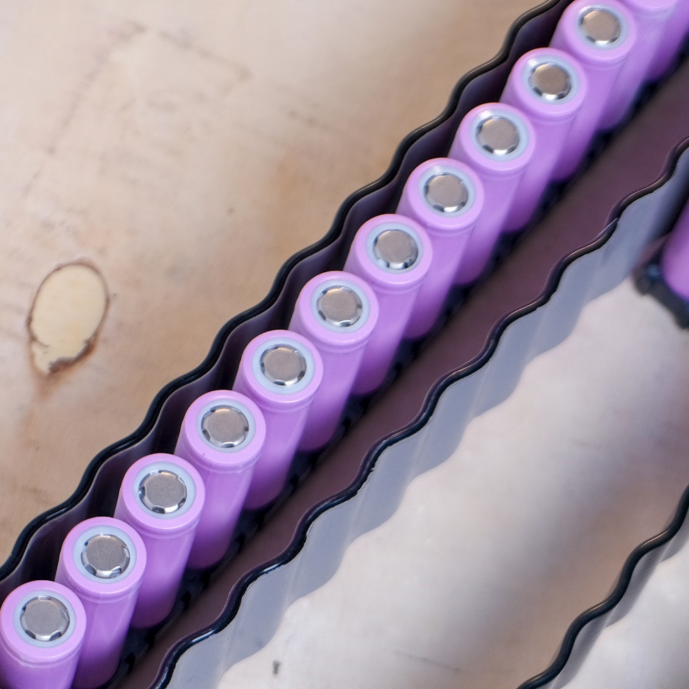 圆柱电池用铝型材蛇形管液冷板
