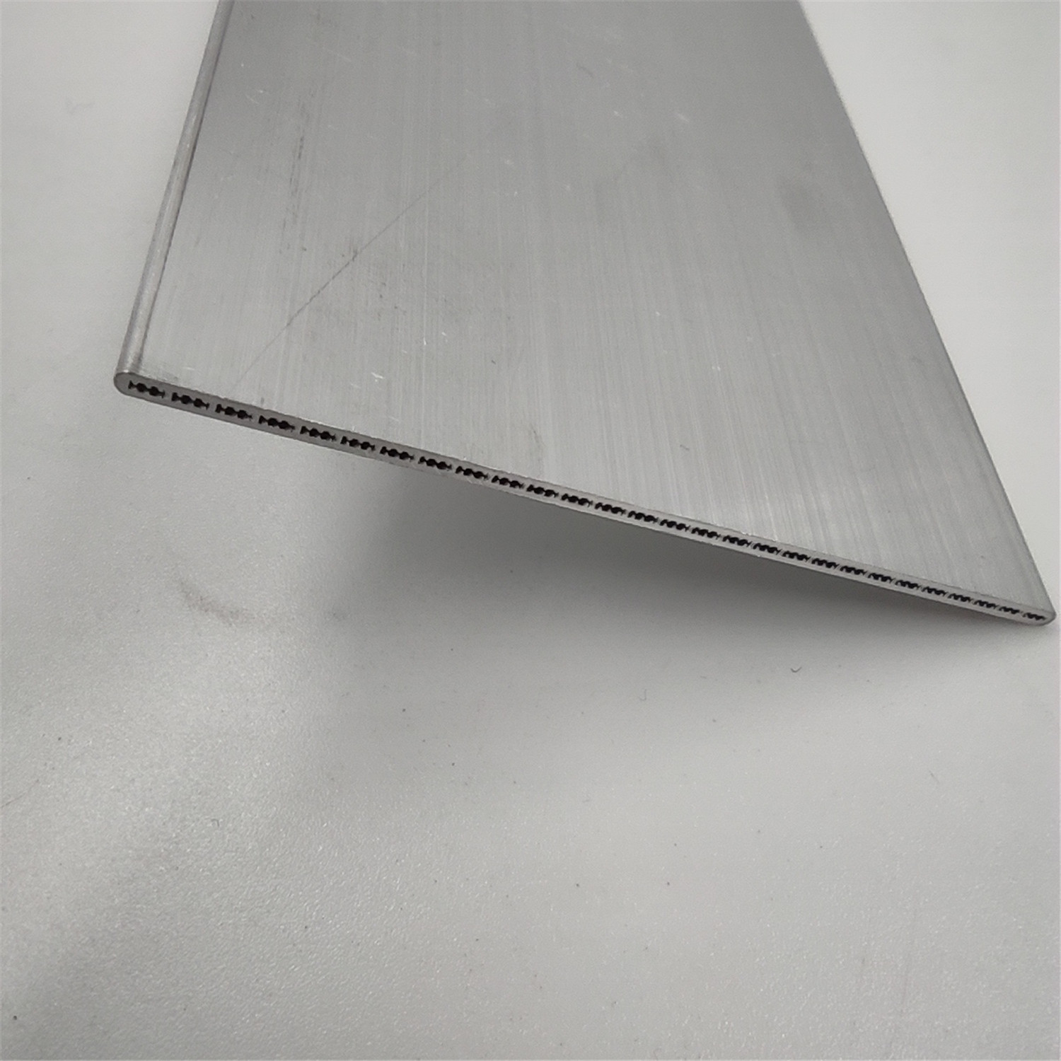 3102钎焊挤压微通道椭圆形铝扁管
